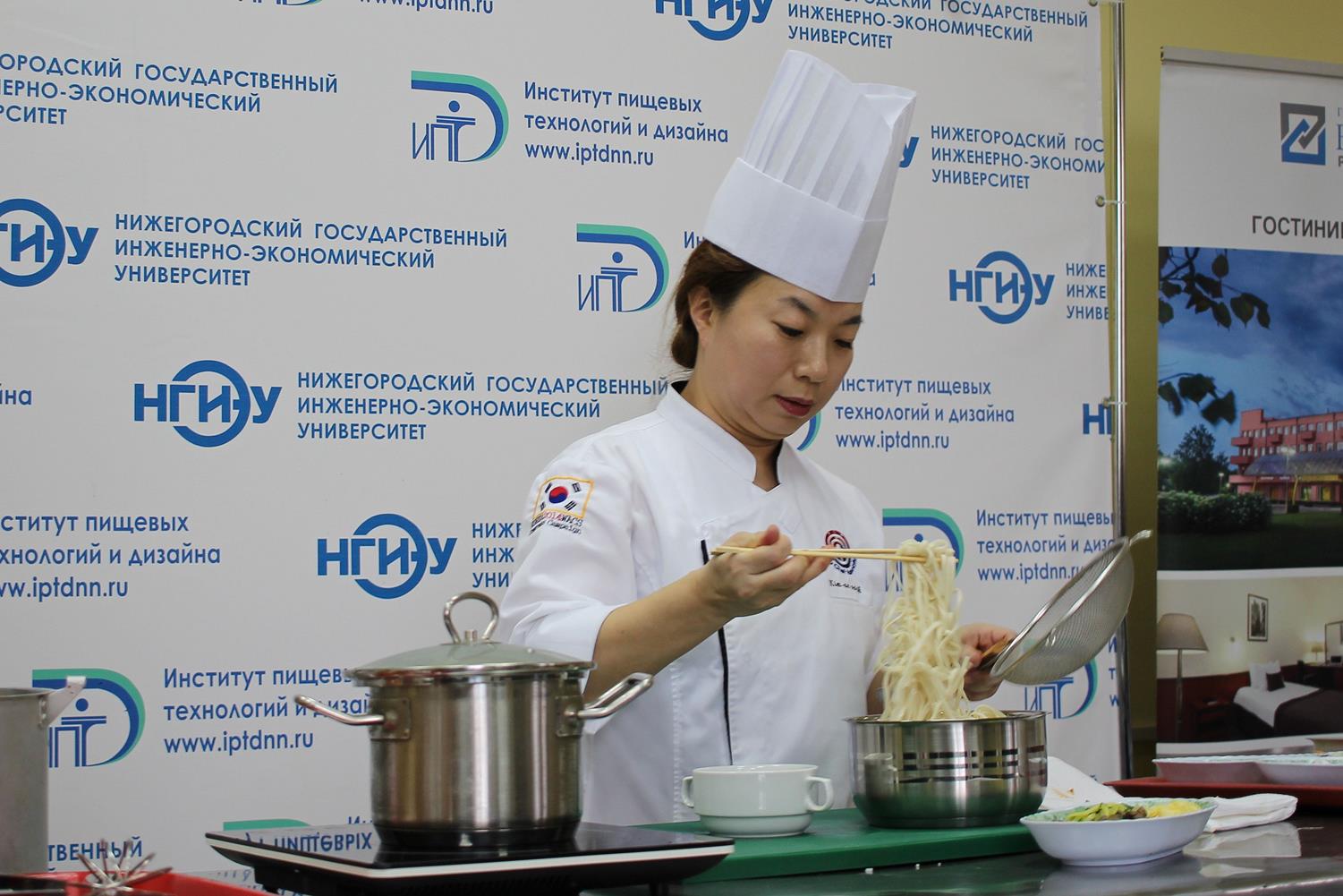 Корейские повара научили нижегородских студентов готовить национальные блюда (ФОТО) - фото 8