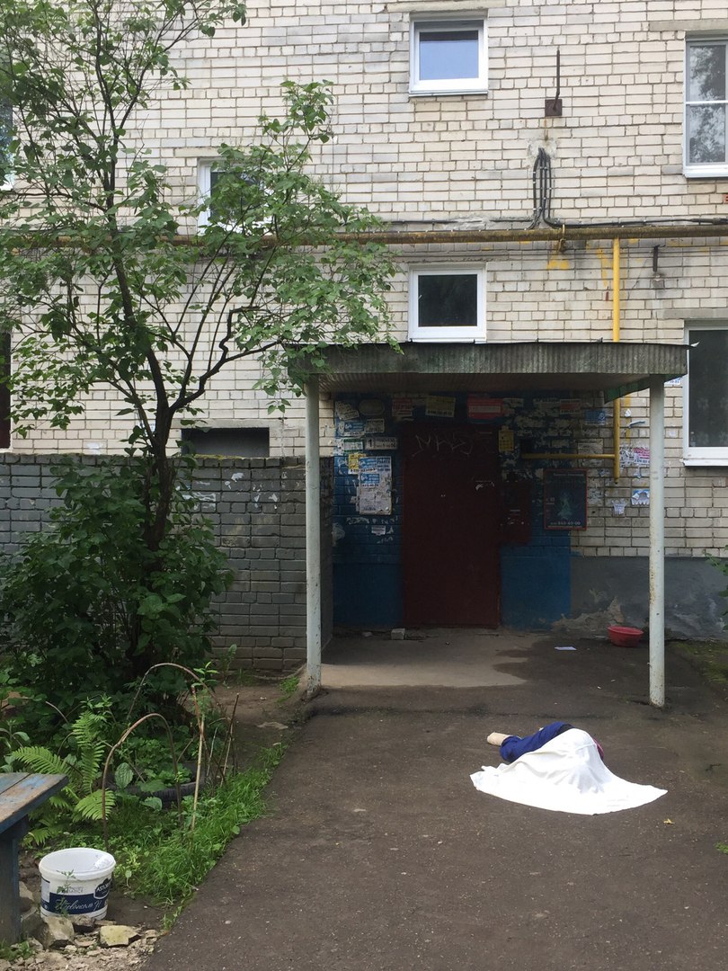 Пенсионерка выпрыгнула из окна восьмого этажа в Автозаводском районе - фото 2