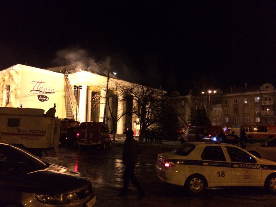 Открытое горение во Дворце культуры имени Орджоникидзе ликвидировали спустя пять часов (ФОТО и ВИДЕО) - фото 4