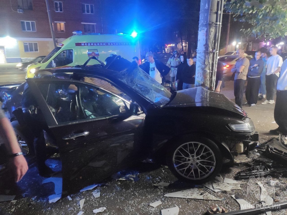 Момент смертельного ДТП на остановке в Нижнем Новгороде попал на видео - фото 1