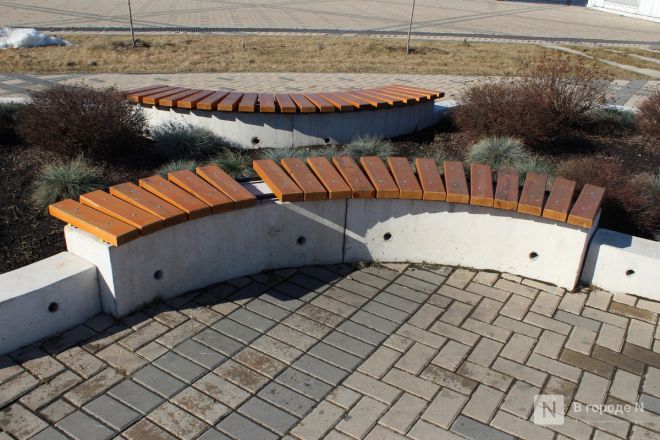 Ржавые урны и разбитая плитка: как пережили зиму знаковые места Нижнего Новгорода - фото 52