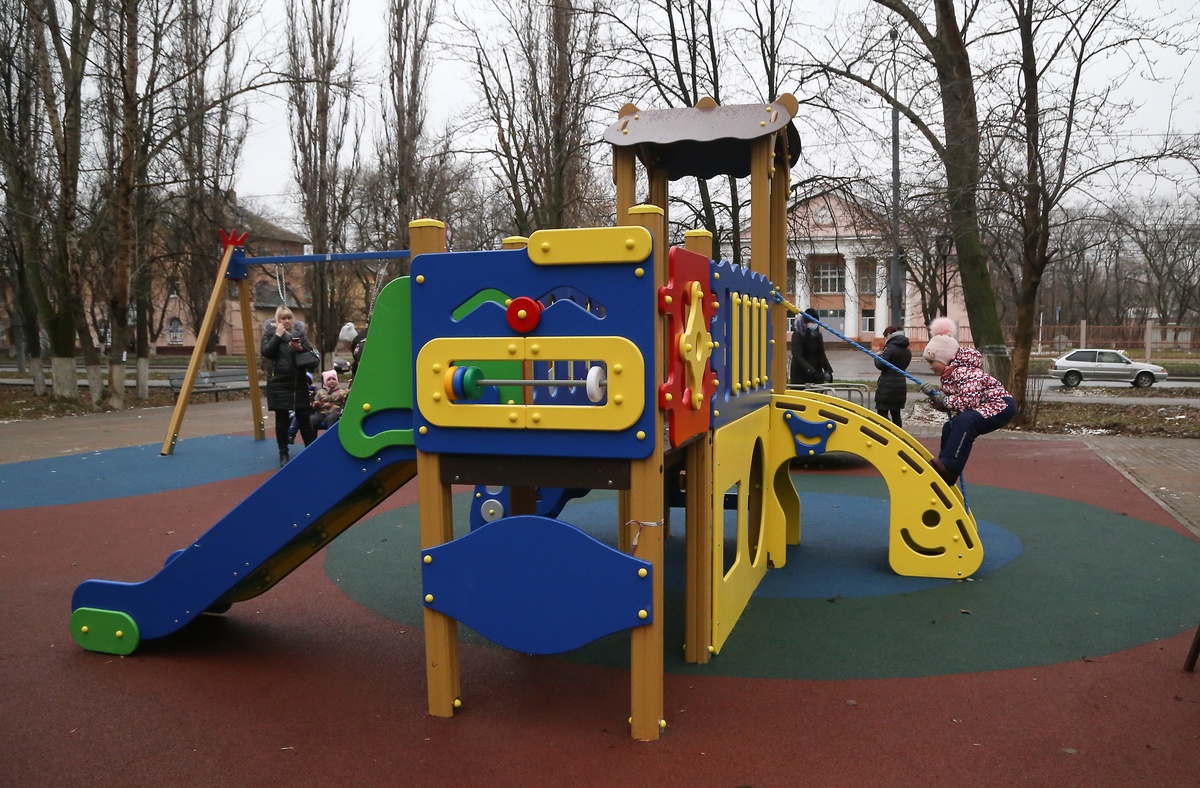 Детскую площадку обустроили на улице Дьяконова в Автозаводском районе по просьбе жителей  - фото 1