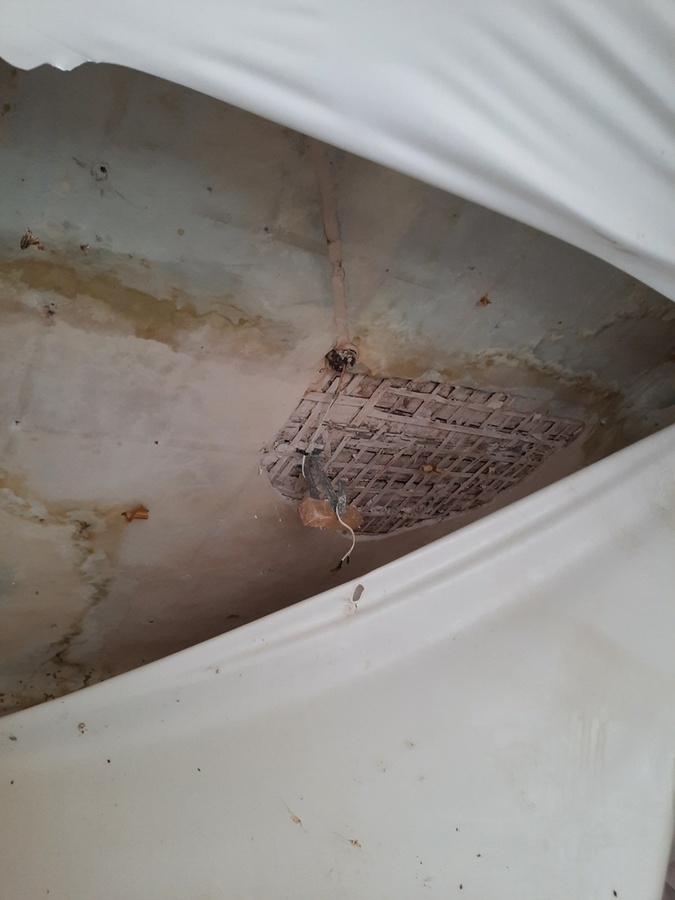 Кипяток хлынул с потолка квартиры в Дзержинске - фото 1