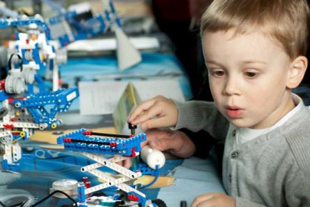 В Роскачестве назвали марки самых полезных и безопасных детских конструкторов