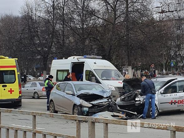 Серьезная авария с участием такси произошла в Приокском районе  - фото 2
