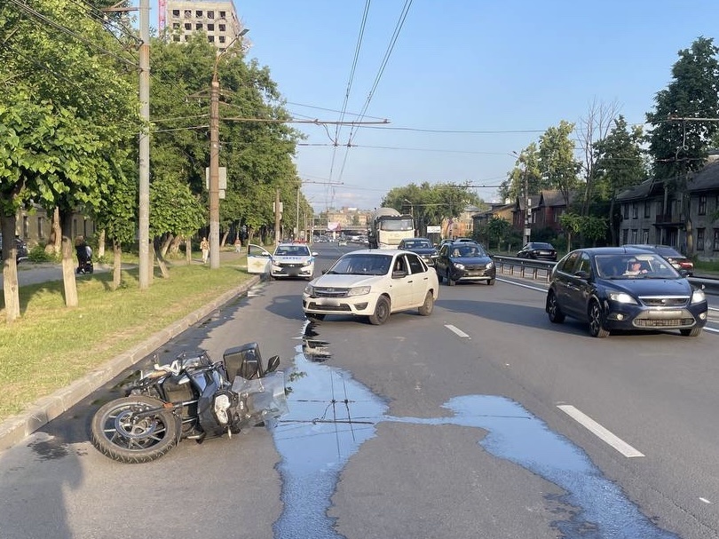 Подросток пострадал в ДТП с мотоциклом в Нижнем Новгороде - фото 1