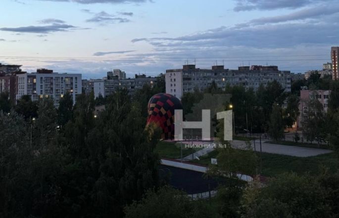 Несколько аэростатов экстренно приземлились на улицах Нижнего Новгорода - фото 2