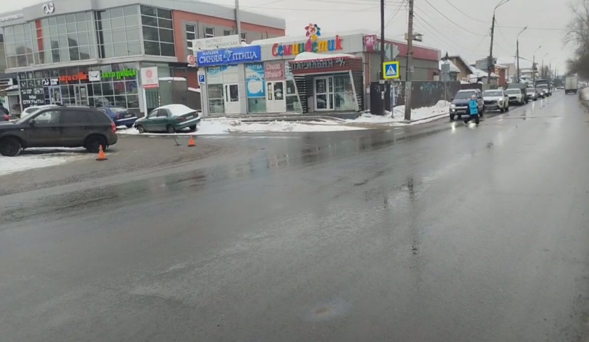 Автомобилистка сбила коляску с ребенком на пешеходном переходе в Сормове - фото 1