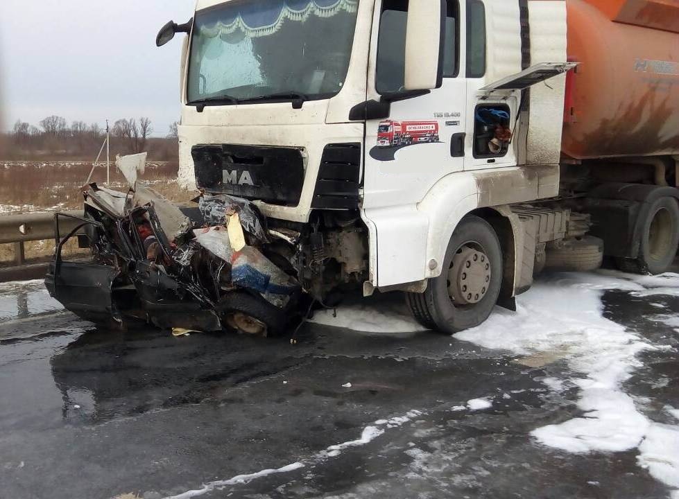 Страшное ДТП с бензовозом в Нижегородской области: погибли пять человек (ФОТО) - фото 2