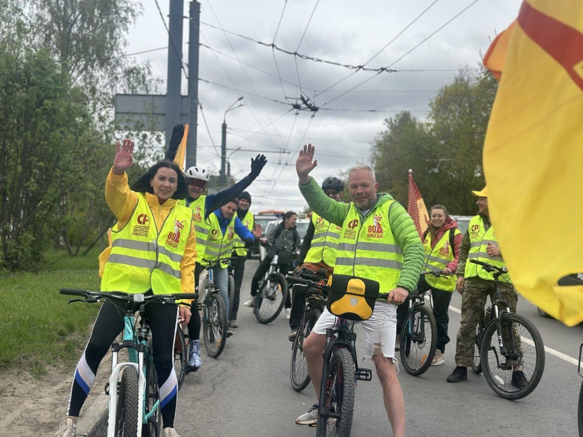 Депутата Гриневич приняла участие в велопробеге в честь 80-летия Победы - фото 2