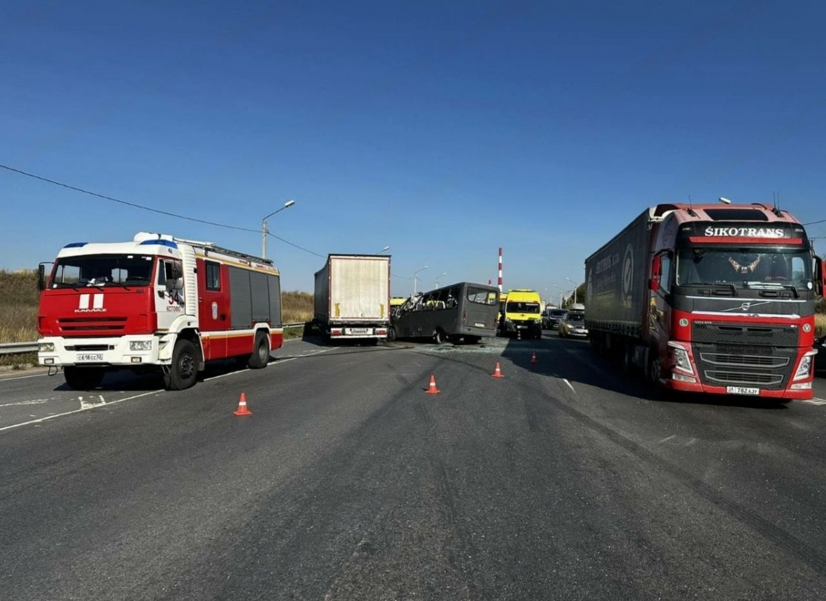 Три человека погибли в столкновении грузовика и маршрутной &laquo;ГАЗели&raquo; в Кстовском районе - фото 2