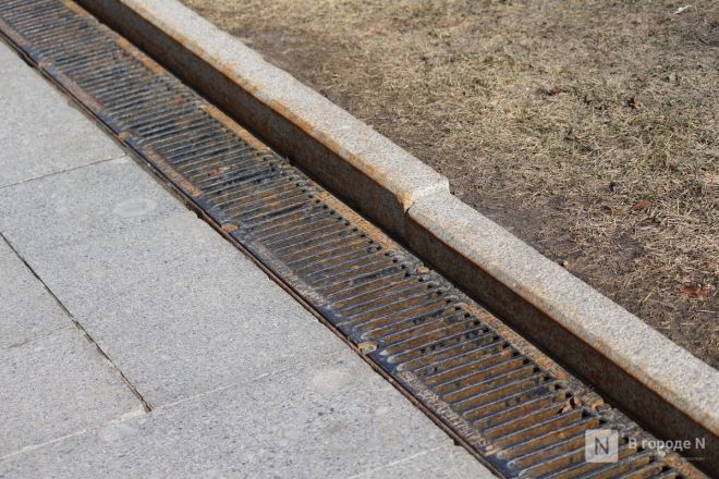 Трещит по швам: как выглядит центр Нижнего Новгорода после аномальной зимы — фоторепортаж - фото 47