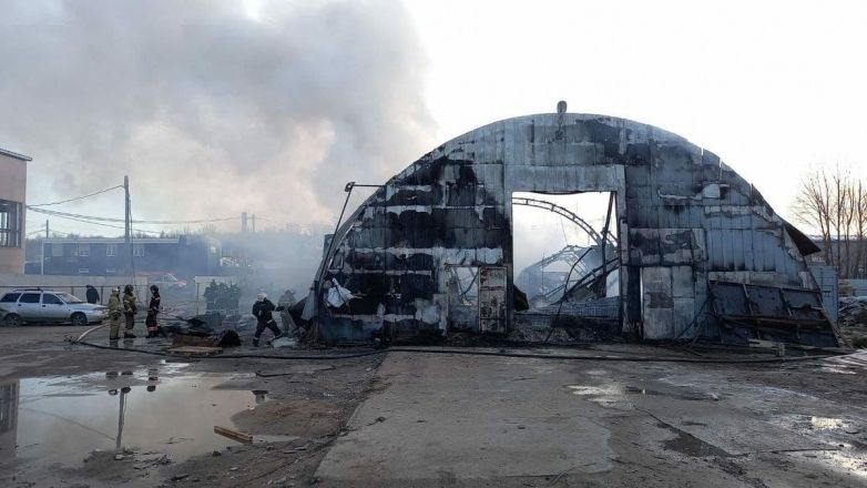 Склад площадью в 1400 квадратных метров загорелся в Автозаводском районе - фото 3