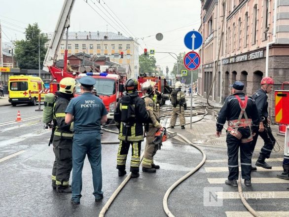 Опубликованы фото с места мощного пожара на Большой Покровской - фото 6