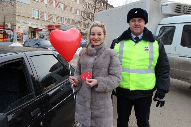 «Валентинки для машинки» раздавали арзамасские полицейские 14 февраля
