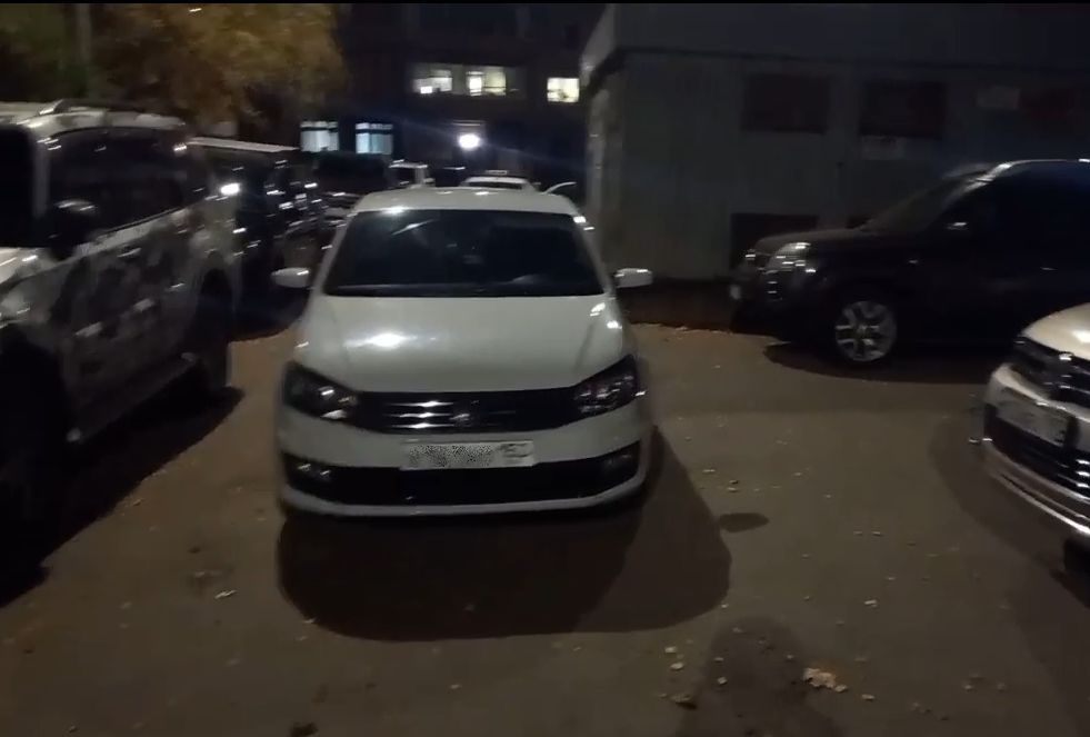 Выбежала внезапно: машина сбила девочку во дворе Нижнем Новгороде - фото 1