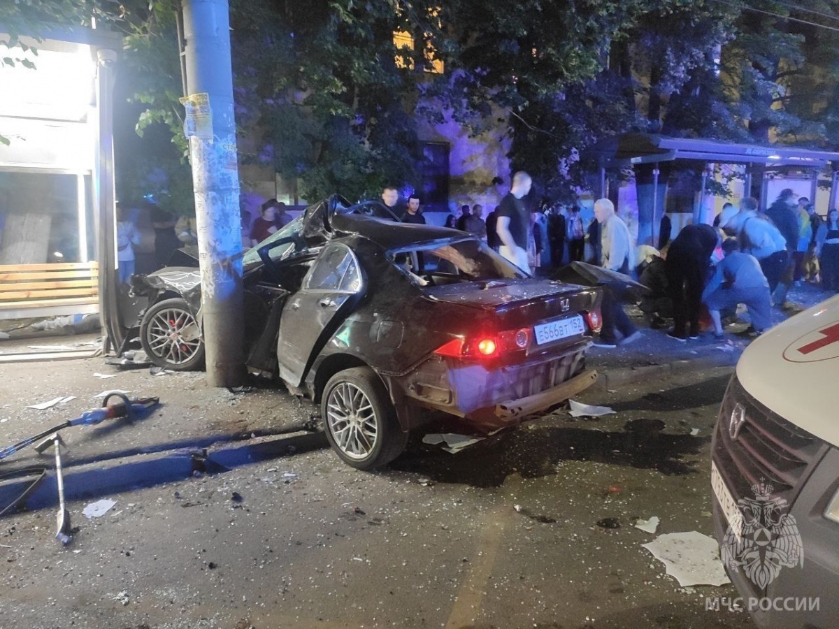 Виновнику ДТП с погибшими на улице Бекетова продлили домашний арест - фото 1