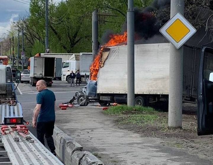 Водитель пострадал из-за загоревшейся на Московском шоссе &laquo;ГАЗели&raquo; - фото 1