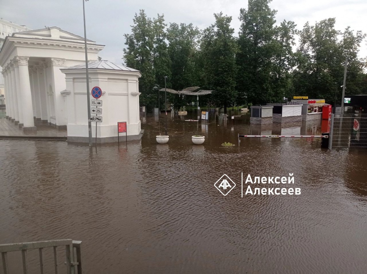 Улицы Дзержинска затопило после сильных дождей
