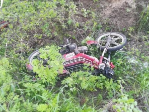 Школьники на мопеде протаранили припаркованный автомобиль в Ветлуге