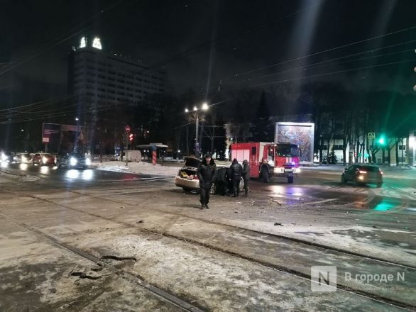 Такси с пассажирами попало в ДТП в Автозаводском районе - фото 2