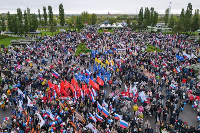 Почти 8 000 нижегородцев приняли участие в митинге-концерте &laquo;Своих не бросаем&raquo; - фото 6