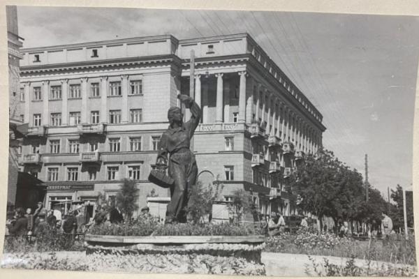 Muz teshigida yalangoch