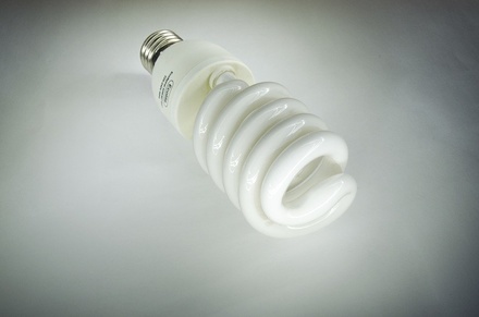 В чем вред энергосберегающих ламп и как его избежать