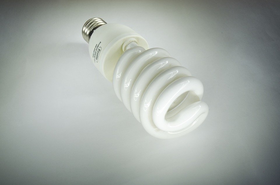 В чем вред энергосберегающих ламп и как его избежать - фото 1