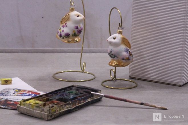 Волшебство из стекла: фоторепортаж с фабрики елочных игрушек в Нижнем Новгороде - фото 127