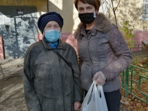 Волонтеры «Нижновэнерго» передали ветеранам-энергетикам 200 продуктовых наборов