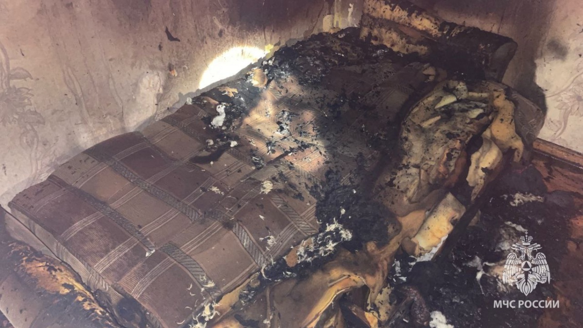 Мужчину спасли на пожаре из-за загоревшейся розетки в квартире в Заволжье - фото 2