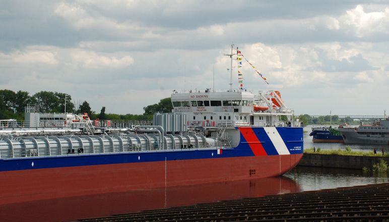Уникальный танкер-химовоз спущен на воду в Нижнем Новгороде (ФОТО) - фото 11