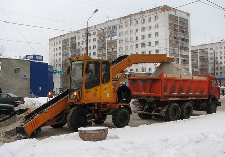 Нижегородцев просят не оставлять машины на дорогах во время уборки снега