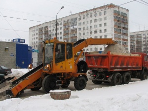 Нижегородцев просят не оставлять машины на дорогах во время уборки снега