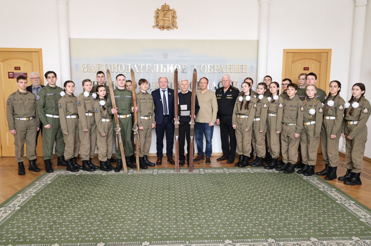 Руководитель аппарата Заксобрания встретился с нижегородскими школьниками - фото 1
