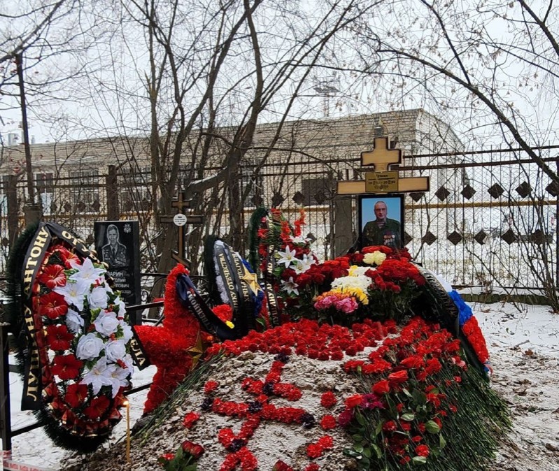 С погибшим на Украине пенсионером МВД Антоном Лушиным простились в Нижнем Новгороде - фото 1