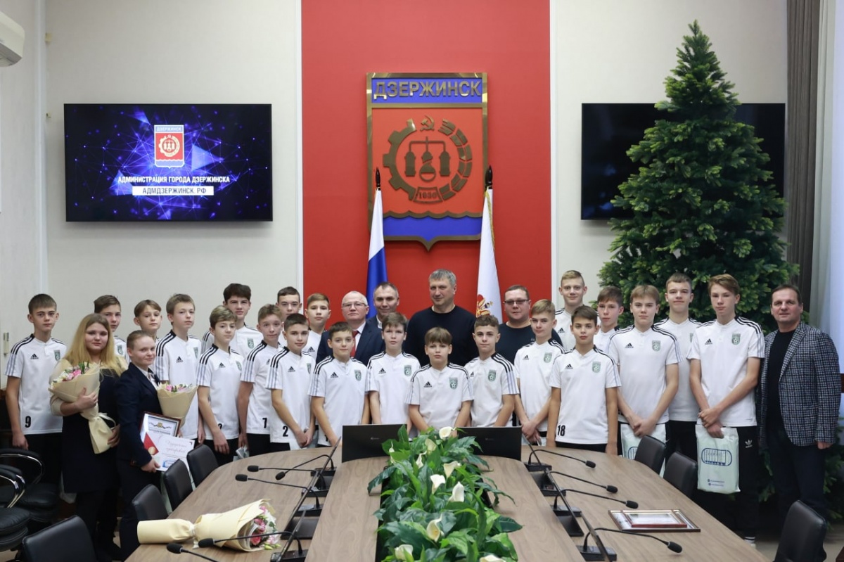 Тяжелоатлетов и футболистов спортивной школы «Химик» наградили в Дзержинске