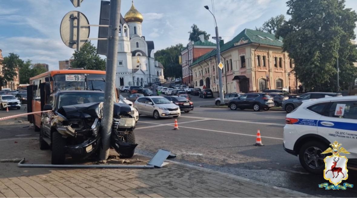 Раскрыты подробности массового ДТП с автобусом на Зеленском съезде - фото 1