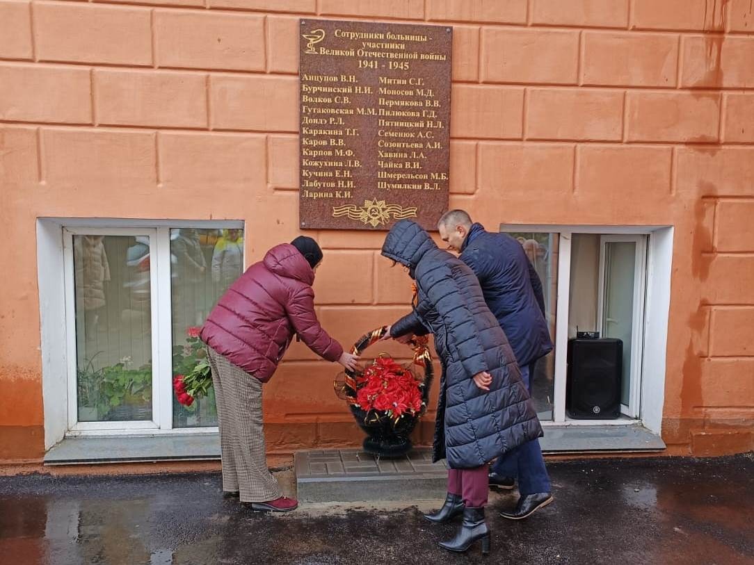 Память медиков больницы № 5 увековечили в Нижнем Новгороде  - фото 1