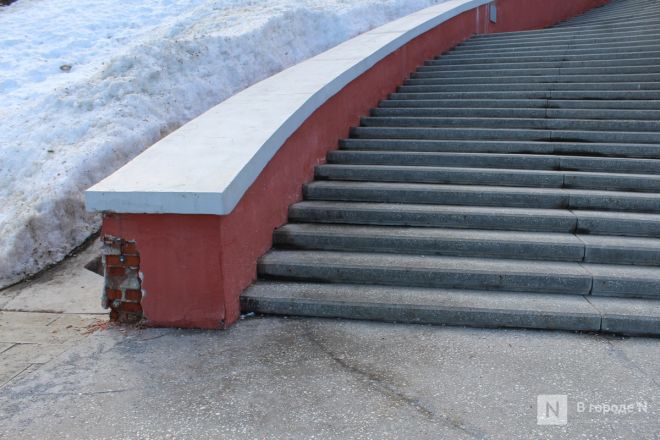 Трещит по швам: как выглядит центр Нижнего Новгорода после аномальной зимы — фоторепортаж - фото 56