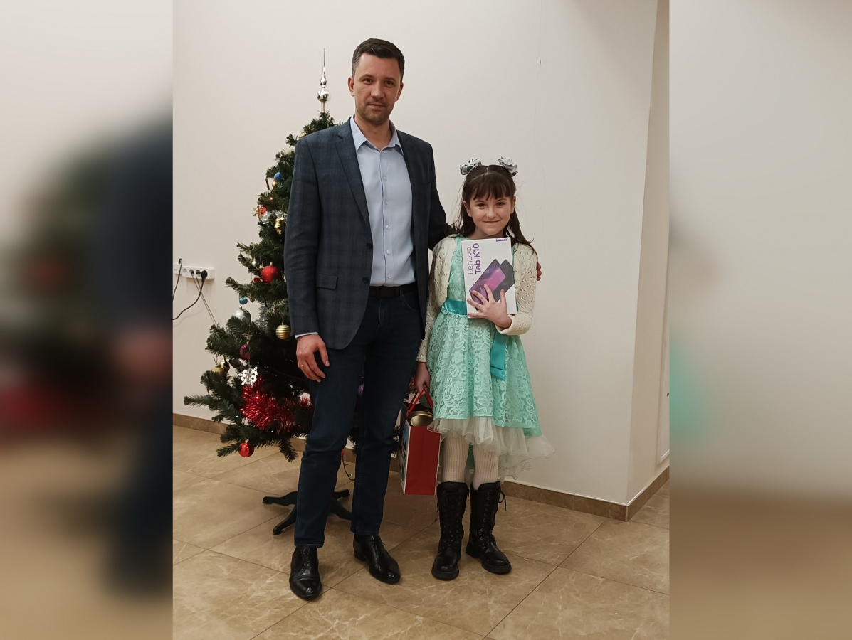 Девятилетняя нижегородка получила планшет от министра ИТ и связи Синелобова - фото 1