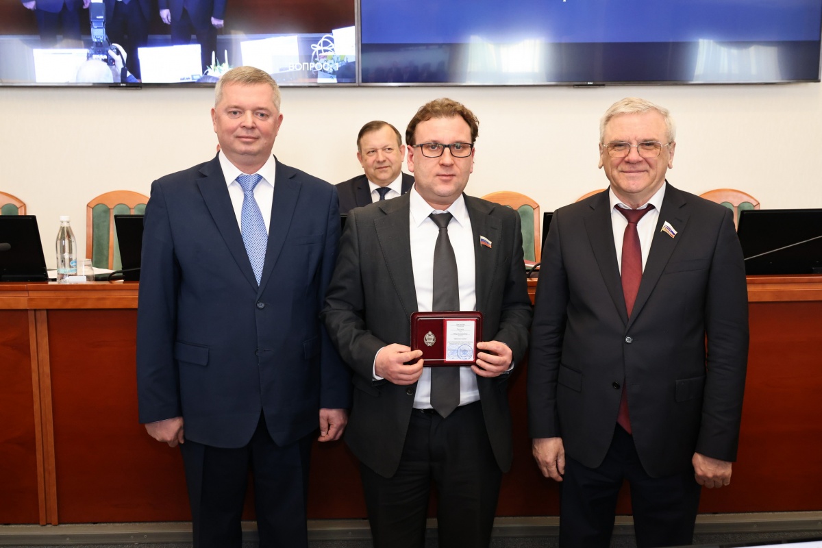 Заслуженных работников заводов впервые наградили в Нижегородской области - фото 1