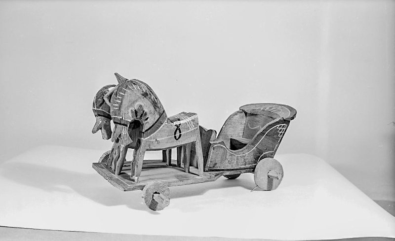 Игрушка "Тройка красная". Дерево, роспись. с. Городец. Балахнинский уезд., Нижегородская губерния. Вторая половина XIX в.