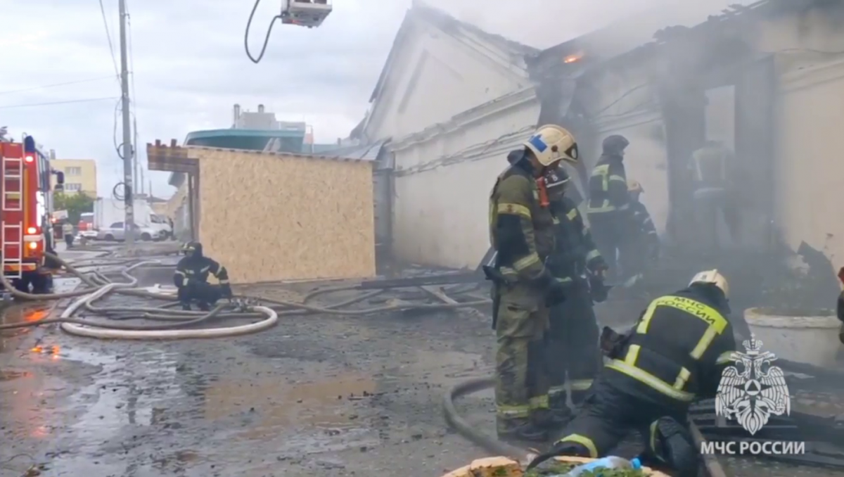 Мощный пожар на рынке в Канавинском районе полностью потушен - фото 1