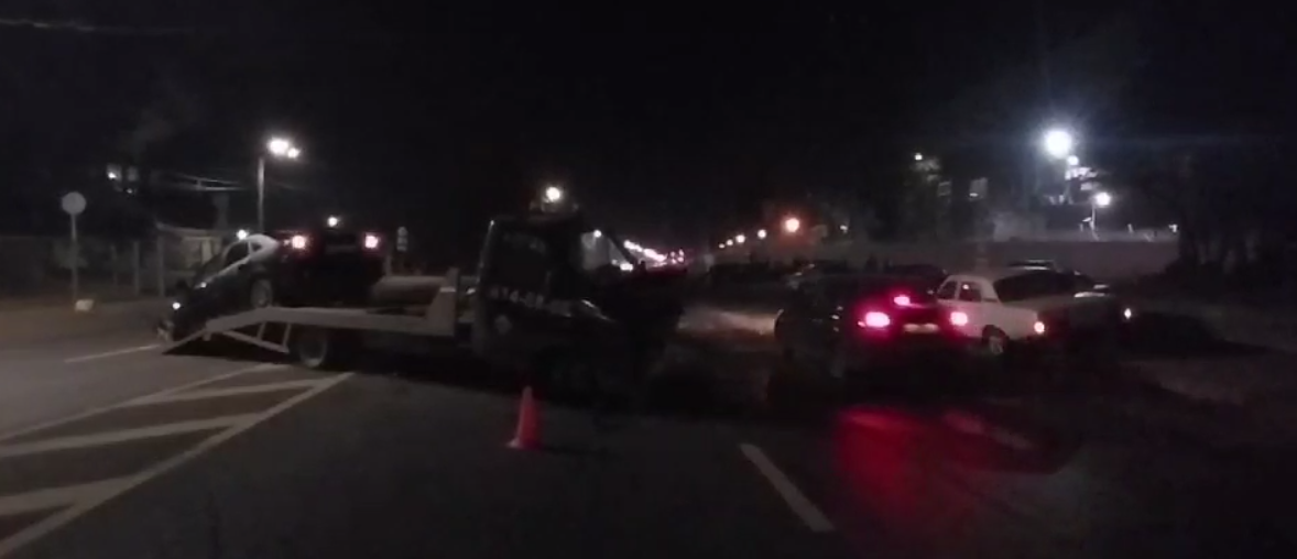 Водитель Toyota, столкнувшись с несколькими авто, скрылся в Нижнем Новгороде - фото 1