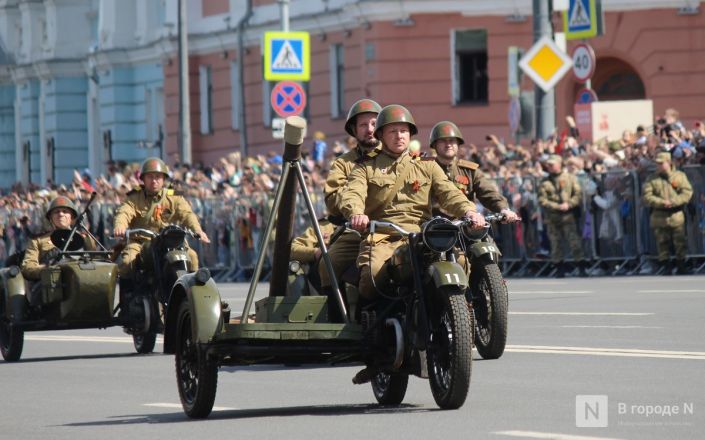 Фоторепортаж: парад в честь 80-й годовщины Победы прошел в Нижнем Новгороде - фото 121