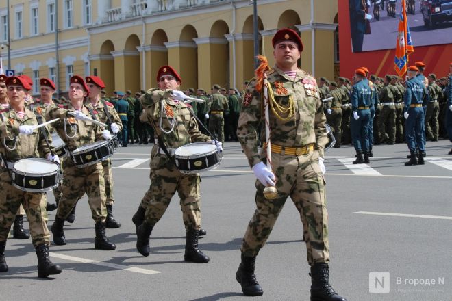 Фоторепортаж: парад в честь 80-й годовщины Победы прошел в Нижнем Новгороде - фото 235